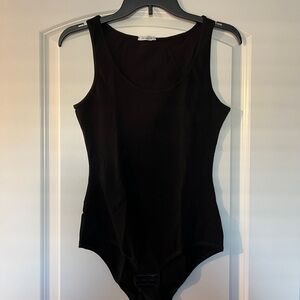 Jadea Classic Black Top